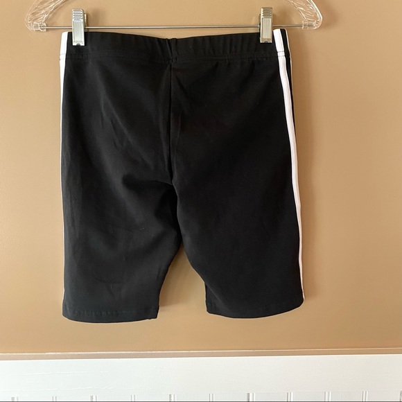 Adidas NWT women’s small multi sport shorts - Picture 2 of 9